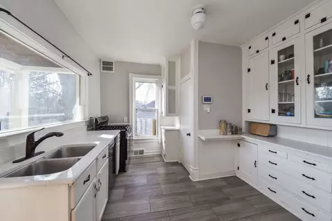 Kitchen - 1114 Hill Ave, Elgin, IL 60120 photo 2 of 2