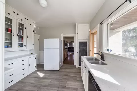 Kitchen - 1114 Hill Ave, Elgin, IL 60120 photo 1 of 2