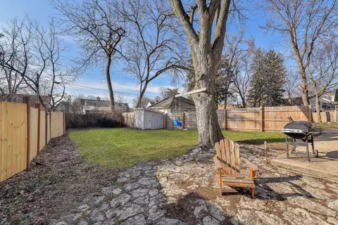 Exterior - 1114 Hill Ave, Elgin, IL 60120 photo 3 of 4