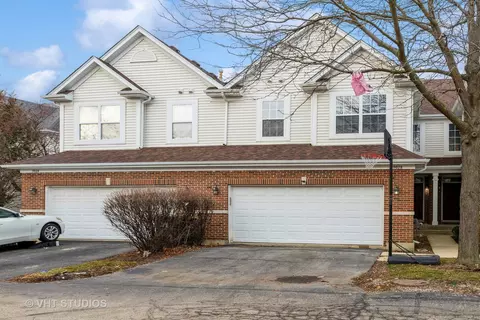 9028 Buckingham Park Dr, Des Plaines, IL 60016