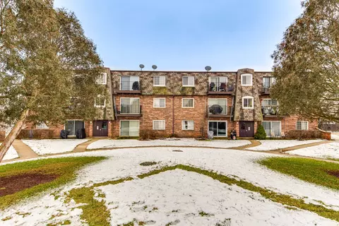 9353 Bay Colony Dr #3E, Des Plaines, IL 60016
