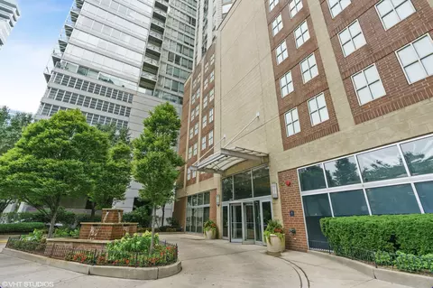 645 N Kingsbury St #1607, Chicago, IL 60654