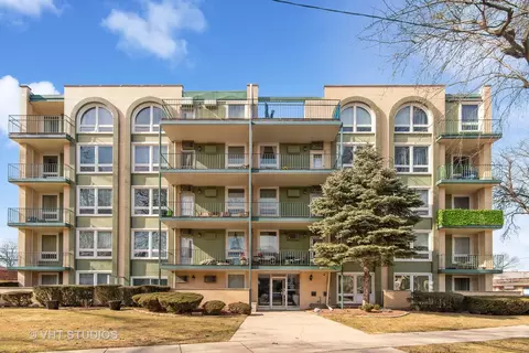 6141 W Higgins Ave #4B, Chicago, IL 60630