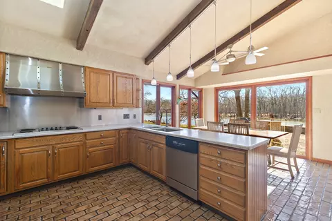 Kitchen - 2888 E 3500s Rd, Kankakee, IL 60901 photo 4 of 5