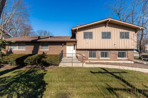 302 N Airlite St #302, Elgin, IL 60123