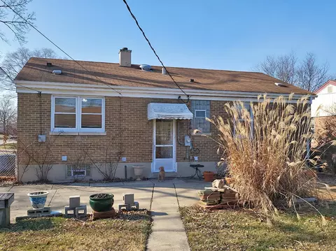 Exterior - 1245 N Ashbel Ave, Berkeley, IL 60163 photo 5 of 7