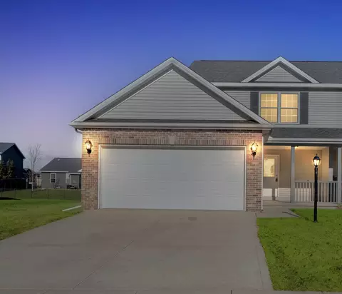 2010 Macon St, Mahomet, IL 61853