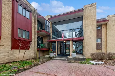 787 Wilson Ave #12, Glen Ellyn, IL 60137
