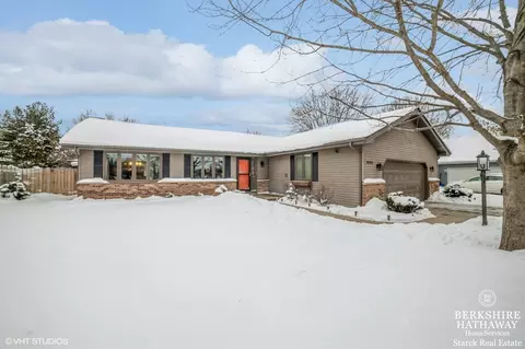 650 N Airlite St, Elgin, IL 60123
