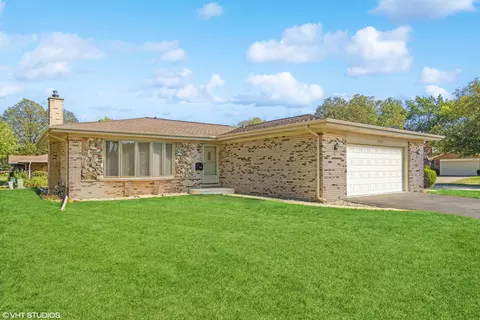 1025 Grace Dr, Mount Prospect, IL 60056