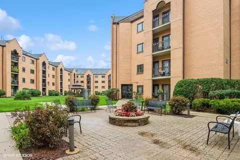 7410 W Lawrence Ave #320, Harwood Heights, IL 60706