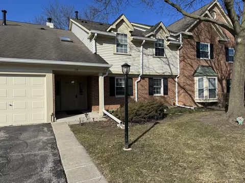 10 Aberdeen Ct #W2, Schaumburg, IL 60194