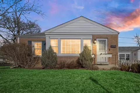 402 E George St, Arlington Heights, IL 60005