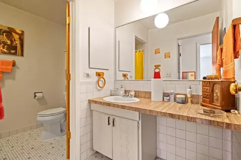 Bath - 9 N S220 N Frontage Rd #104, Willowbrook, IL 60527 photo 1 of 3