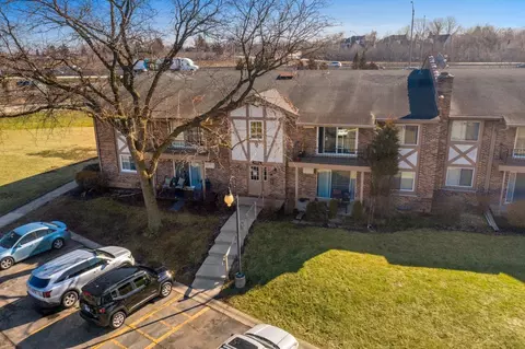 Exterior - 9 N S220 N Frontage Rd #104, Willowbrook, IL 60527 photo 3 of 8