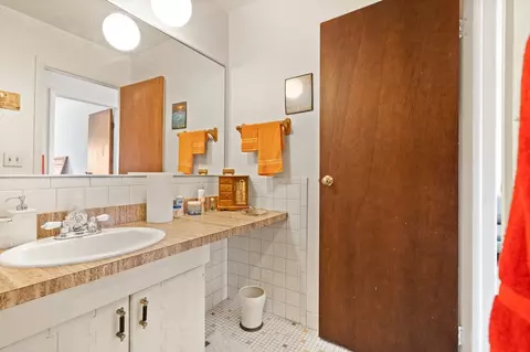 Bath - 9 N S220 N Frontage Rd #104, Willowbrook, IL 60527 photo 3 of 3