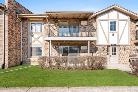 Exterior - 9 N S220 N Frontage Rd #104, Willowbrook, IL 60527 photo 4 of 8