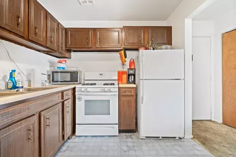 Kitchen - 9 N S220 N Frontage Rd #104, Willowbrook, IL 60527 photo 3 of 3