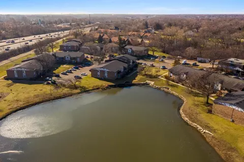 View/Area - 9 N S220 N Frontage Rd #104, Willowbrook, IL 60527 photo 2 of 2