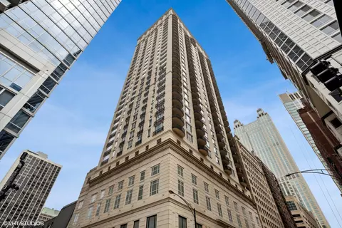 10 E Delaware Pl #10B, Chicago, IL 60611