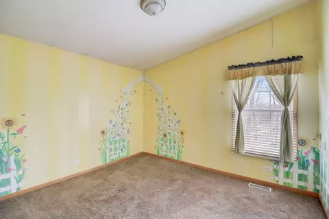 Bedroom - 35756 N Ash St, Ingleside, IL 60041 photo 2 of 3