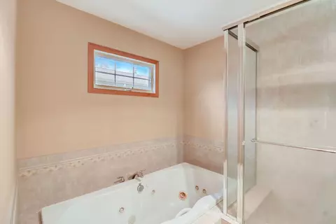 Bath - 35756 N Ash St, Ingleside, IL 60041 photo 2 of 4