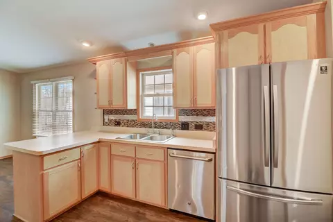 Kitchen - 35756 N Ash St, Ingleside, IL 60041 photo 6 of 7