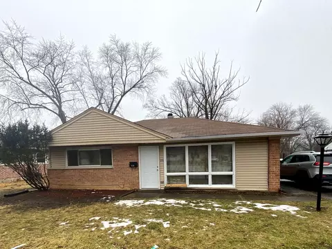 370 Blackhawk Dr, Park Forest, IL 60466