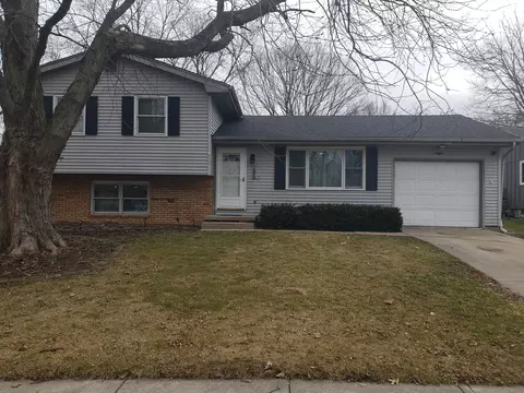 106 Greenleaf Dr, Bloomington, IL 61704 photo 17