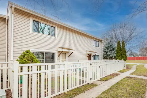 439 Verde Dr #23C2, Schaumburg, IL 60173