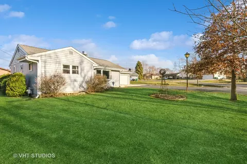 25430 W Park Ct, Lake Villa, IL 60046