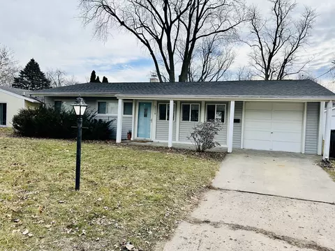 2119 Peirce Ave, Bloomington, IL 61701