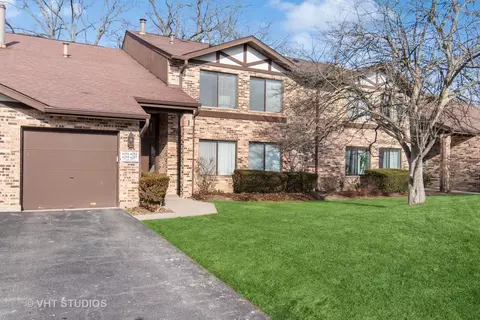 6257 Trinity Dr #2-B, Lisle, IL 60532
