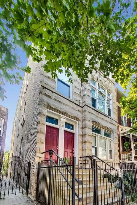831 N Damen Ave #1E, Chicago, IL 60622