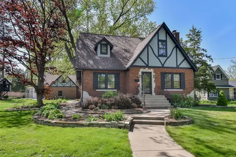 766 Prairie Ave, Glen Ellyn, IL 60137