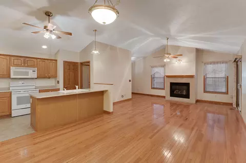 15 Grape Vine Ln, Bloomington, IL 61704 photo 7