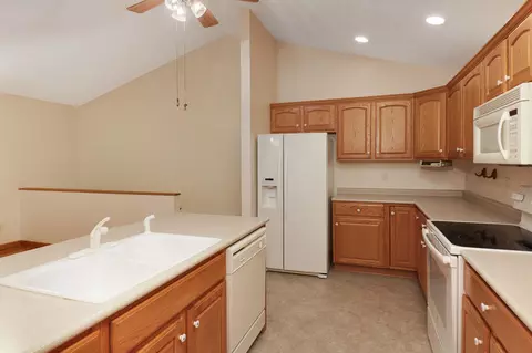 15 Grape Vine Ln, Bloomington, IL 61704 photo 11