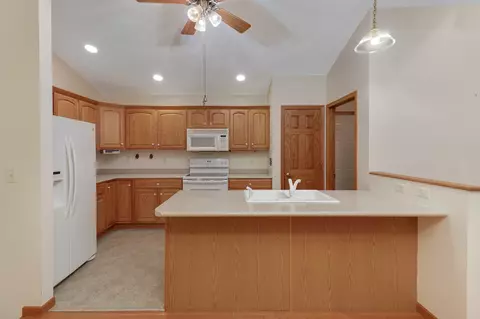 15 Grape Vine Ln, Bloomington, IL 61704 photo 9