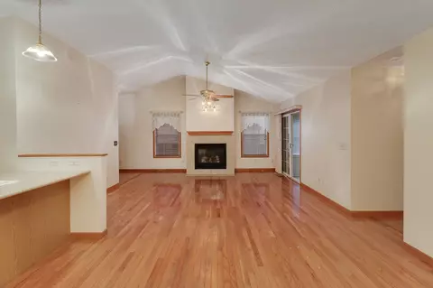 15 Grape Vine Ln, Bloomington, IL 61704 photo 8