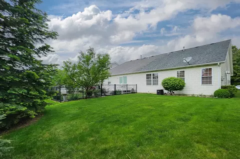 15 Grape Vine Ln, Bloomington, IL 61704 photo 4