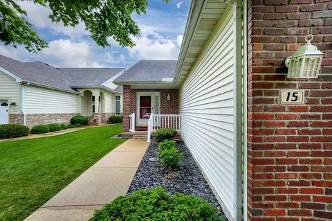 15 Grape Vine Ln, Bloomington, IL 61704 photo 2