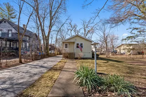 435 S Oriole Trl, Crystal Lake, IL 60014