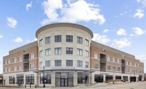 4441 Wolf Rd #209, Western Springs, IL 60558