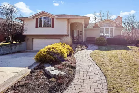 101 Edgemont Ln, Park Ridge, IL 60068