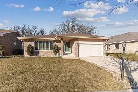 5526 Jessica Dr, Oak Forest, IL 60452