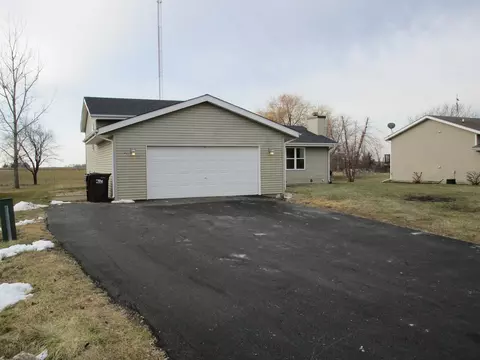 520 Thunder Valley Trl, Capron, IL 61012