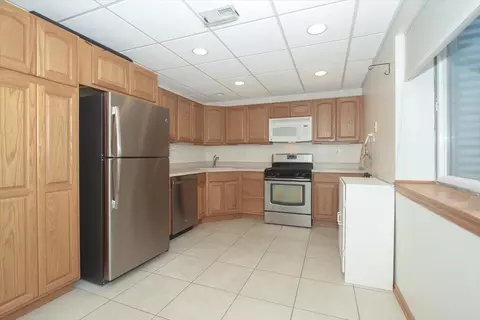 Kitchen - 1909 Blue Heron Cir, Bartlett, IL 60103 photo 4 of 4
