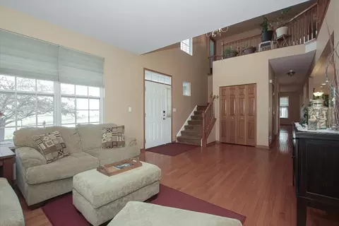 Living - 1909 Blue Heron Cir, Bartlett, IL 60103 photo 7 of 10