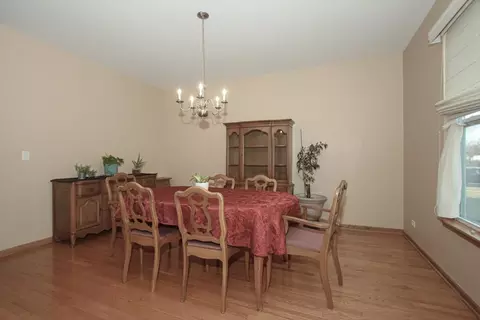 Dining - 1909 Blue Heron Cir, Bartlett, IL 60103 photo 3 of 3