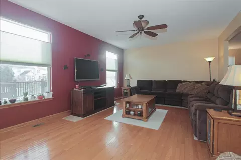 Living - 1909 Blue Heron Cir, Bartlett, IL 60103 photo 3 of 10